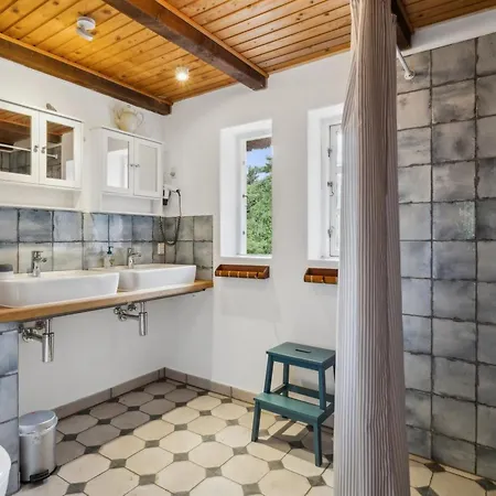 Ariela - 1-1km From The Sea By Interhome Tatil Evi